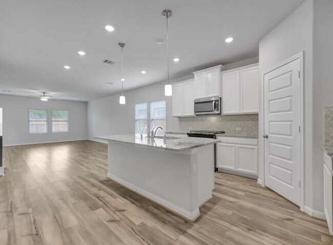 Building Photo - 6919 Ventura Dr