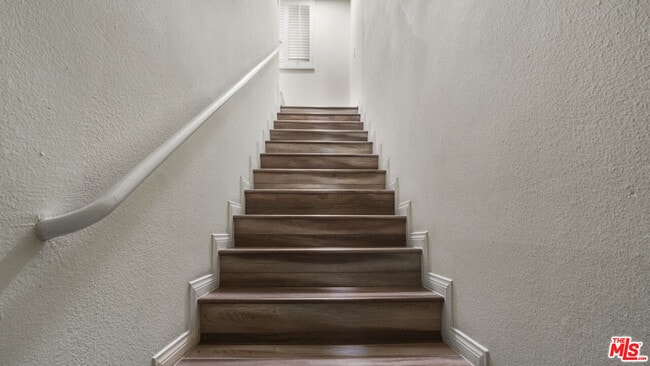 Building Photo - 420 Riverdale Dr