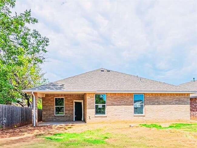 Building Photo - 124 Cedar St