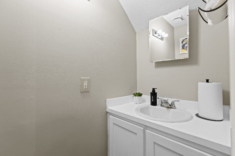 Building Photo - 100 Mosby Cir