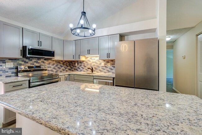 Building Photo - 18304 Swan Stream Dr