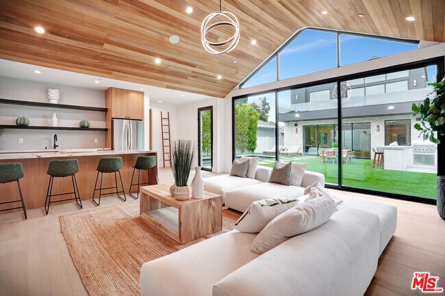 Building Photo - 15602 Morrison St