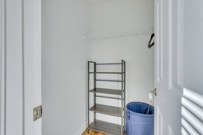 Building Photo - 142 West Tisbury Lane