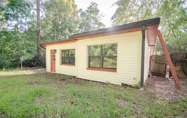 Building Photo - Fabulous home near the fairgrounds-$500 off 1st months rent!