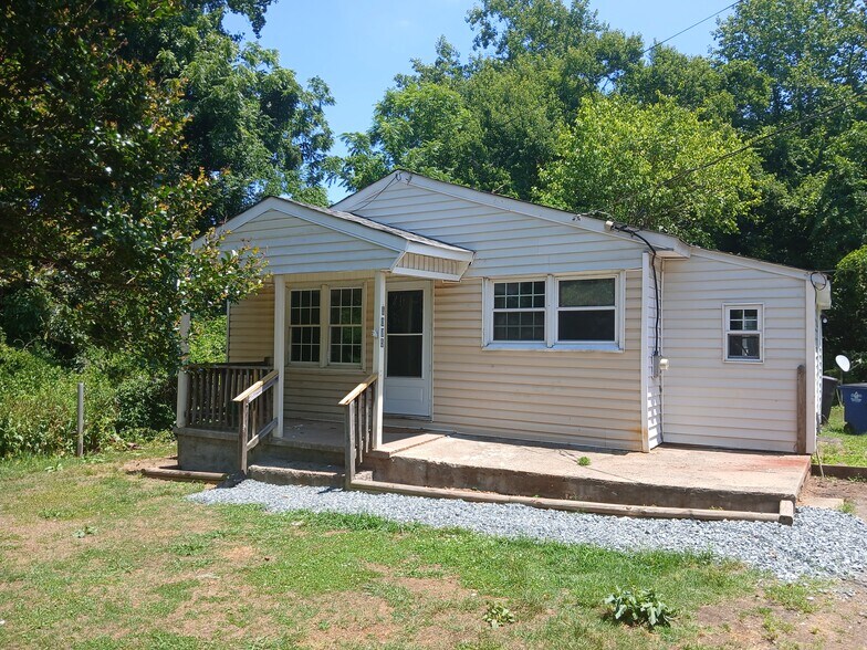 Building Photo - 5075 Scenic Dr