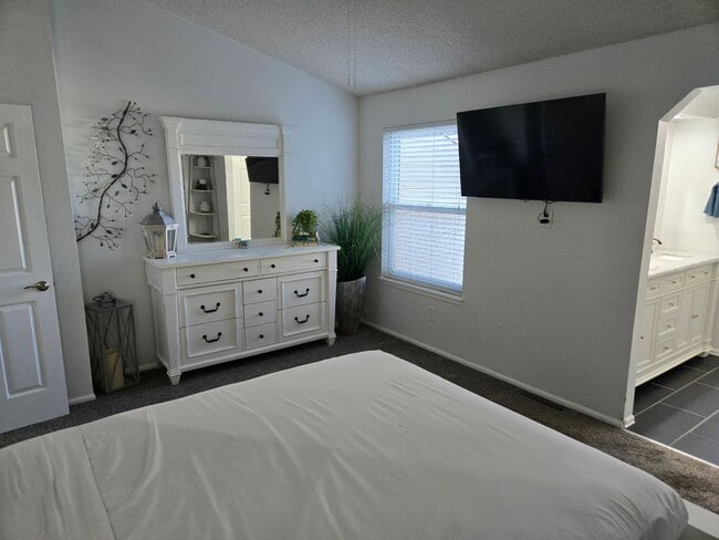 Building Photo - Unit C