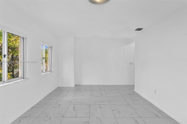 Building Photo - 10065 Bay Harbor Terrace