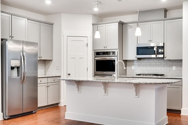 Building Photo - 279 Tanglewood Ln