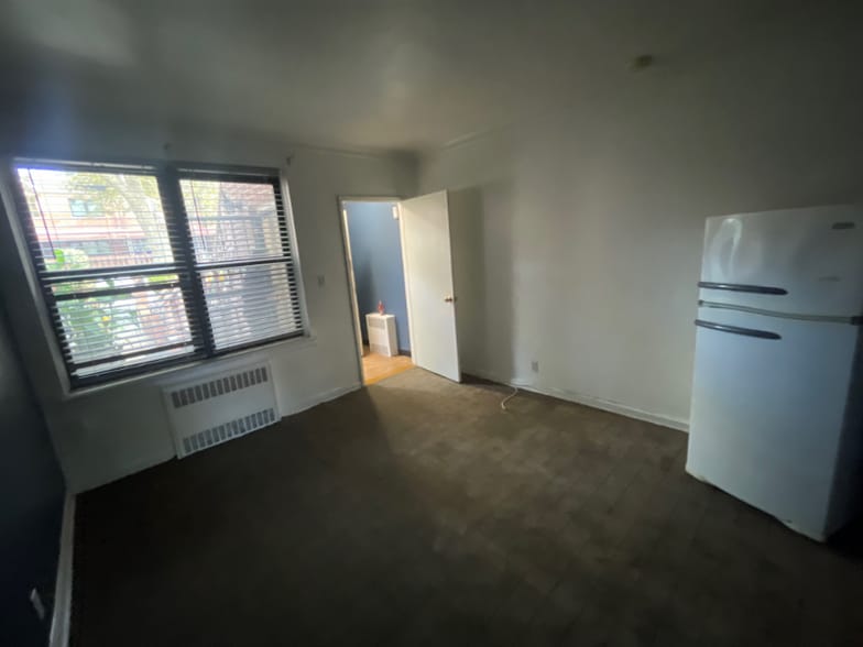 Primary Photo - 1239 E 54th St