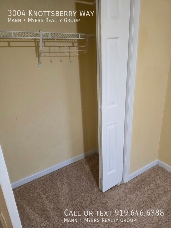 Building Photo - 3004 Knottsberry Way