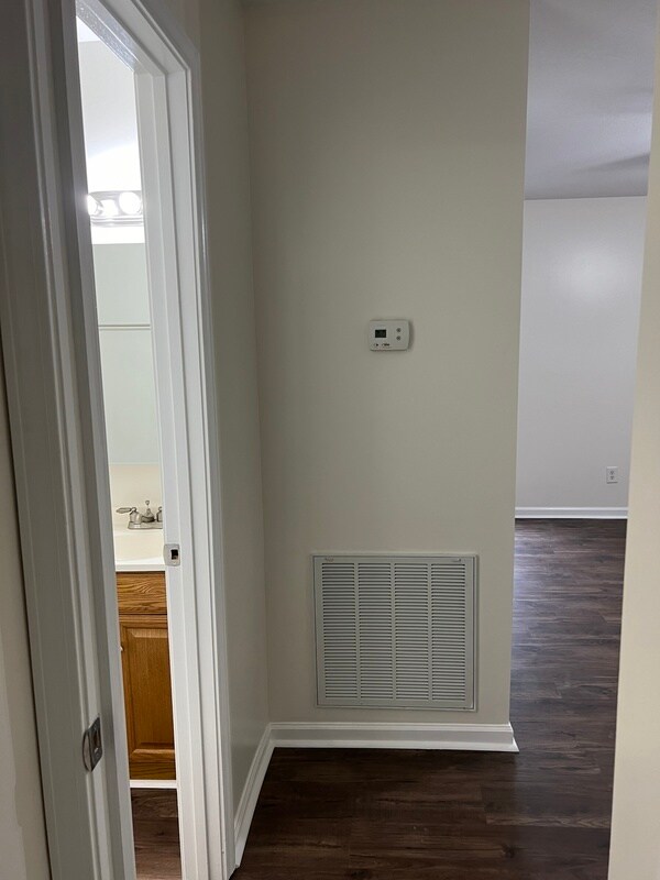 Building Photo - 800 Lullwater Rd