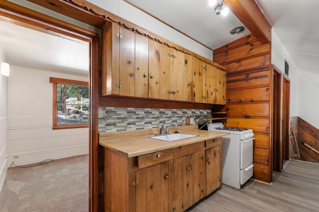 Building Photo - 32780 Deer Lick Dr