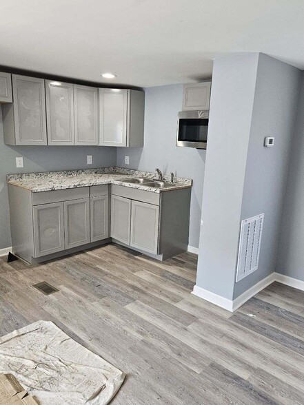 Building Photo - 1401 Stebbins St