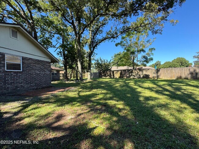 Building Photo - 2052 Pompano Pkwy
