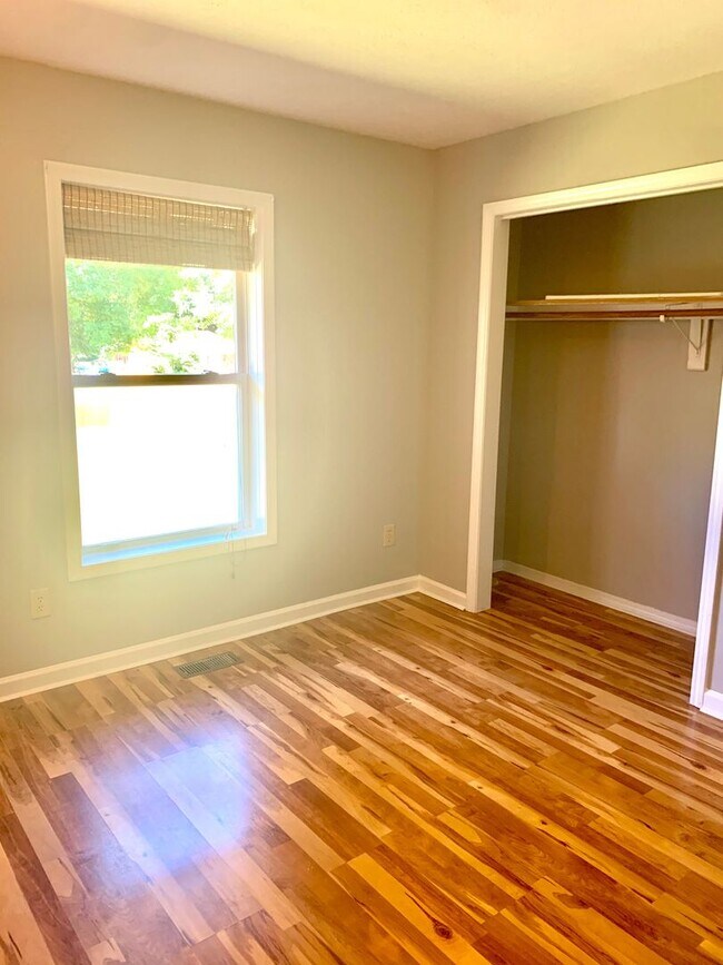 Building Photo - NEWLY Renovated 3 BED/2 BA Home!