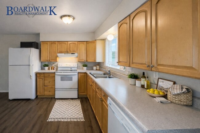 Building Photo - 233/235 E Julie Anna Drive