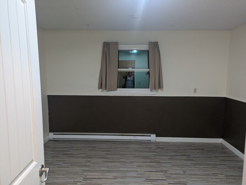 Building Photo - 5209 Greenway Dr