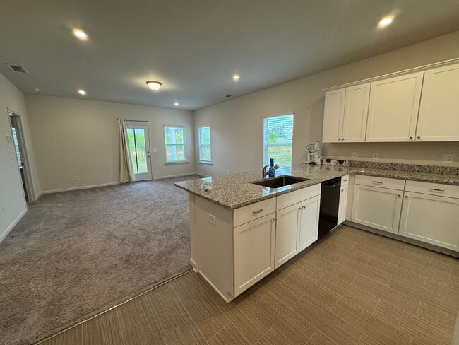 Building Photo - Newer 3/2.5 House in Armuchee- $2,200