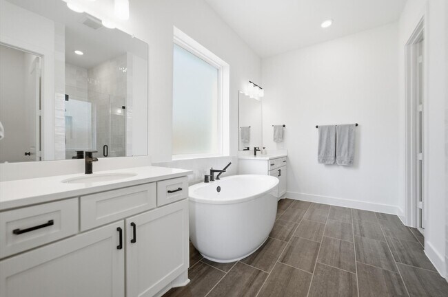 Building Photo - 8115 Fenway Hts Dr