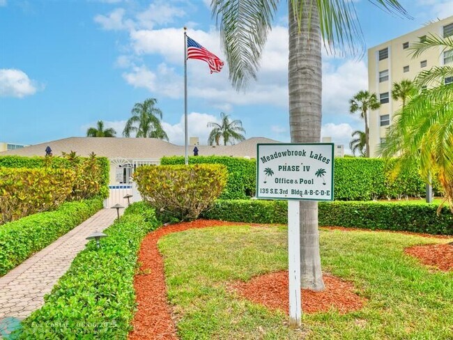 Building Photo - 121 SE 3rd Ave