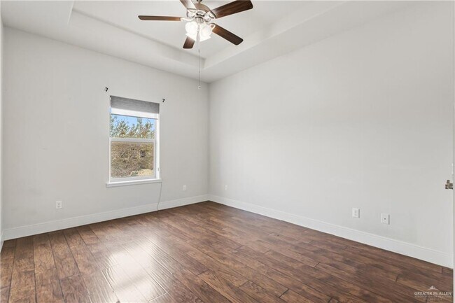 Building Photo - 16 L S Rd