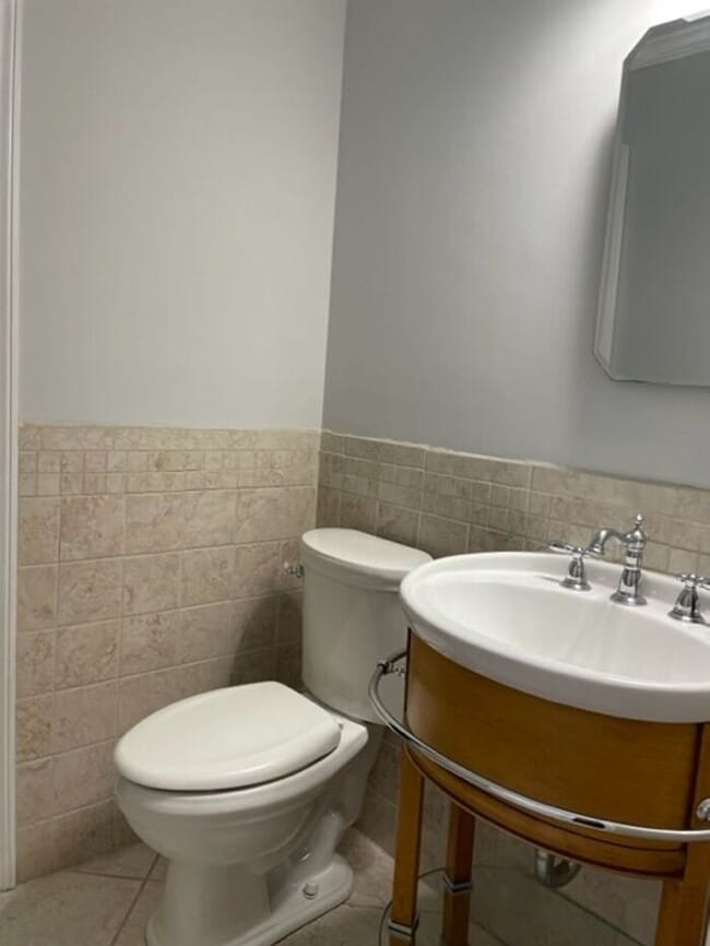 Building Photo - Nice 3 Bedroom home with great outdoor space