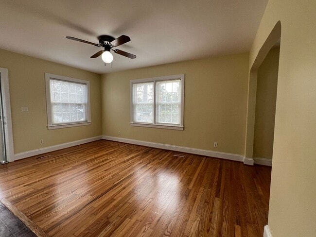 Building Photo - Charming 3 bedroom home in the Downtown area