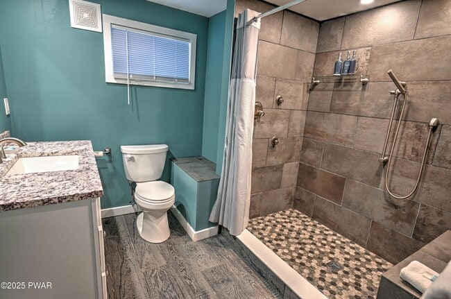 Building Photo - 413 Sunset Forest Dr