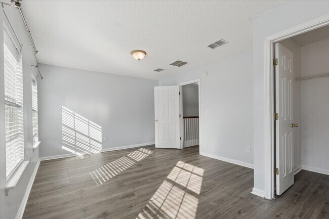 Building Photo - 140 Corral Cir