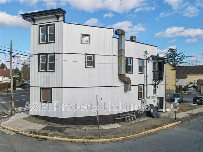 Building Photo - 147 N 9th St