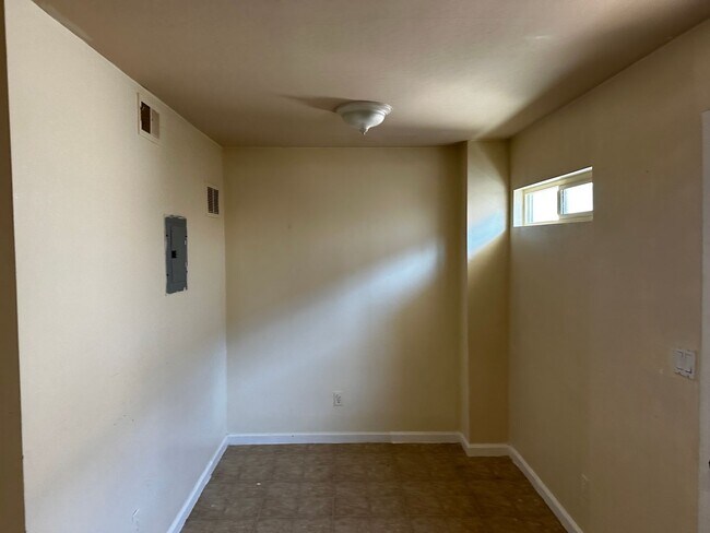 Building Photo - 2669 Sunny Ln