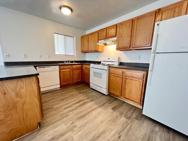 Building Photo - 1038 Palomas Dr SE