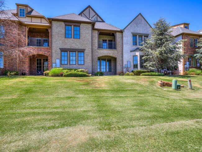 Building Photo - Luxury Edmond Townhome Overlooking Waterfa...