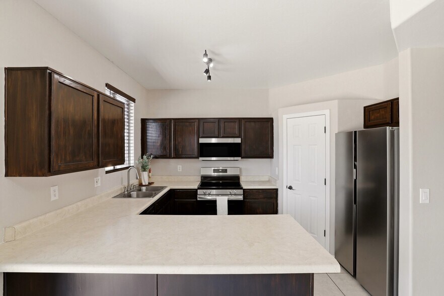 Building Photo - 7740 S Lions Spring Way