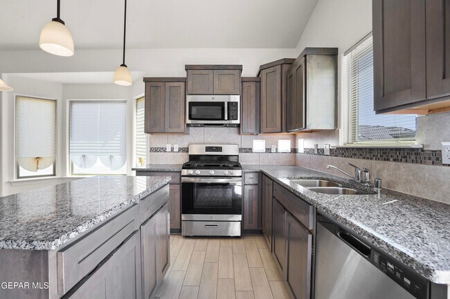 Building Photo - 901 Betton Pl