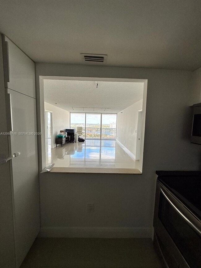 Building Photo - 20515 E Country Club Dr