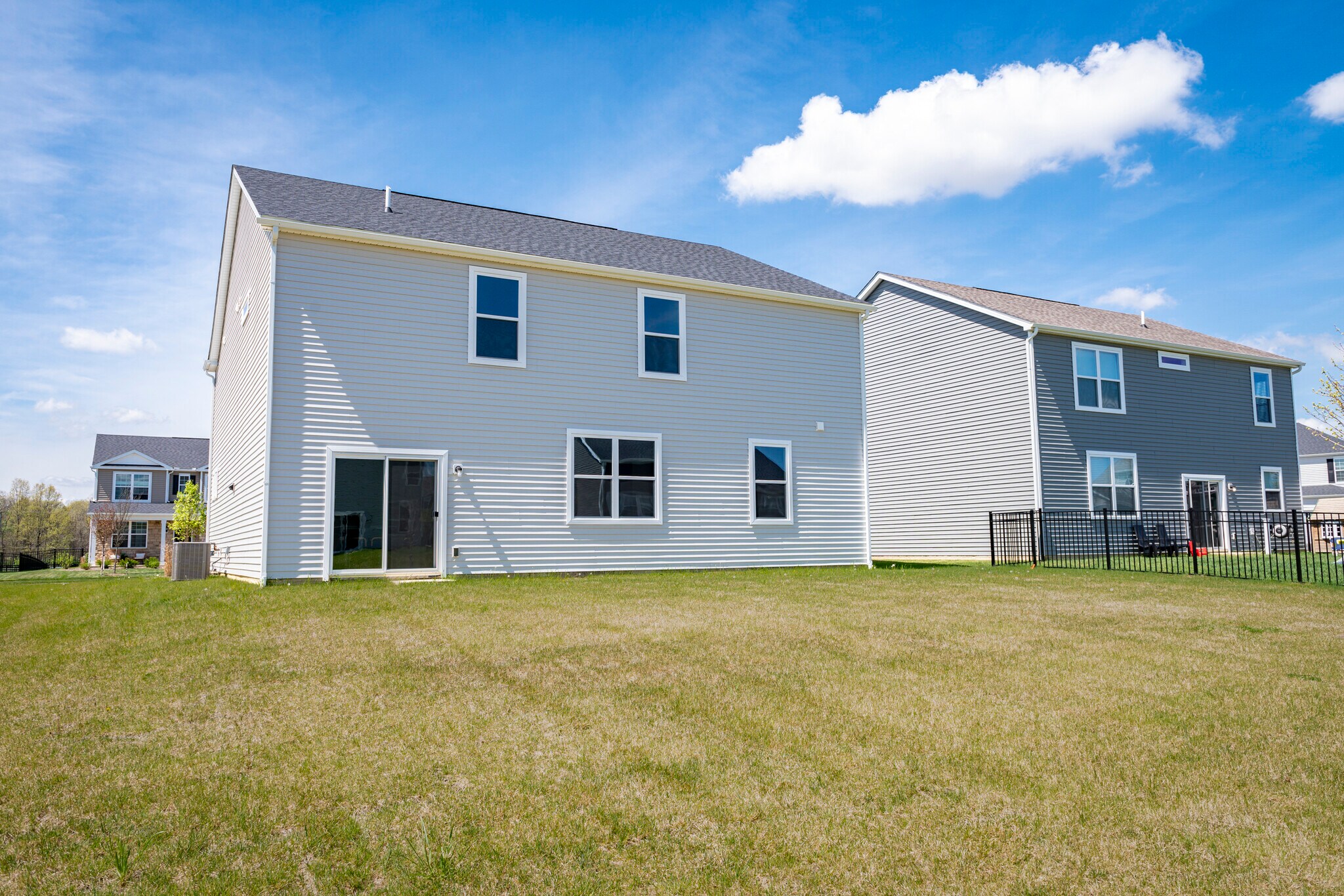 Building Photo - 1573 Crest Dr