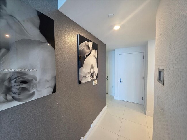 Building Photo - 17121 Collins Ave