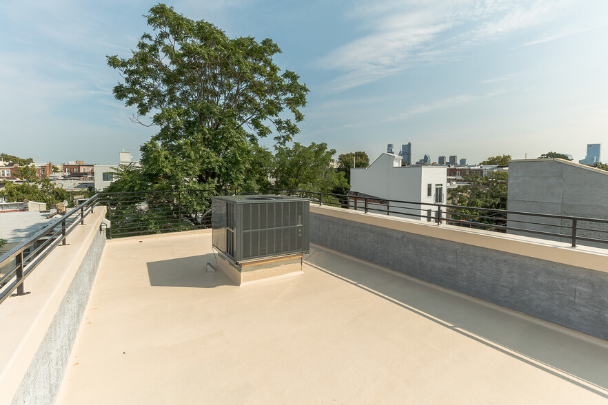 Building Photo - 1245 N Myrtlewood St