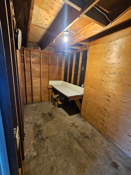 storage - 2830 N Julia St