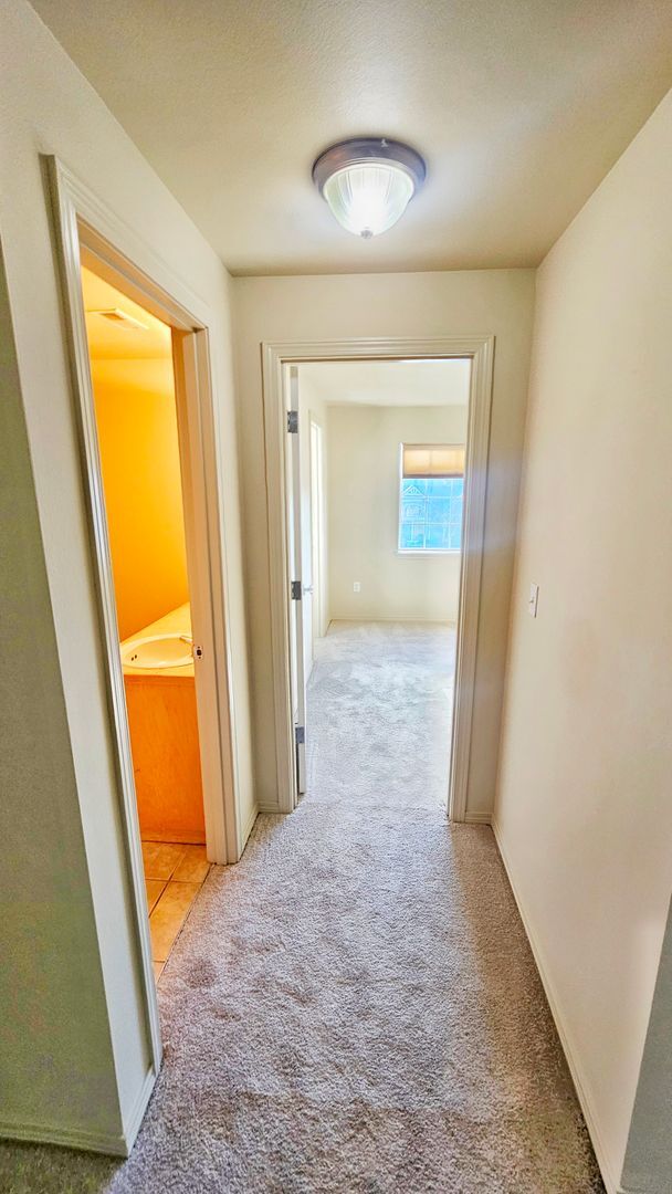 Building Photo - Beautiful 5 bed 2.5 Bath Home in Renton Highlands