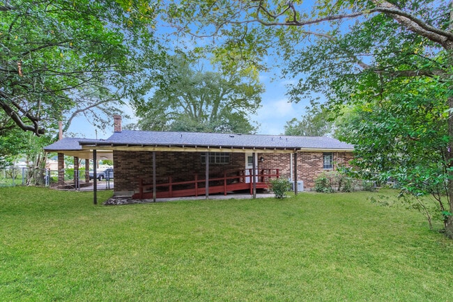 Building Photo - Charming Brick Home in Augusta
