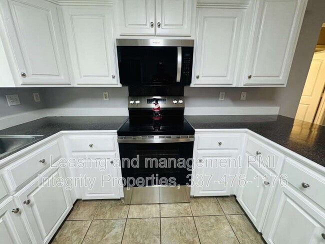 Building Photo - 127 Country Living Dr