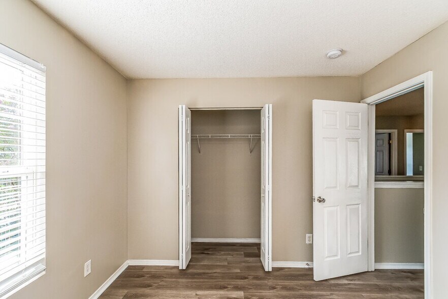 Building Photo - 912 Mailwood Dr