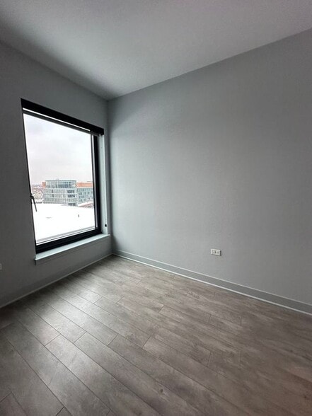 Building Photo - 1025 W Addison St