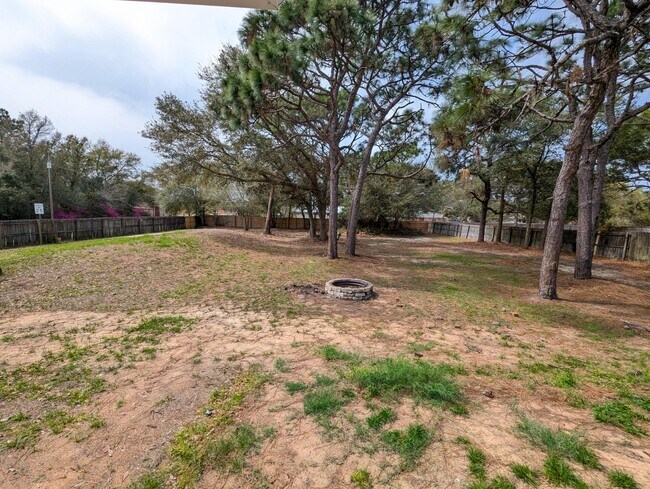 Building Photo - 1909 Sunrise Dr