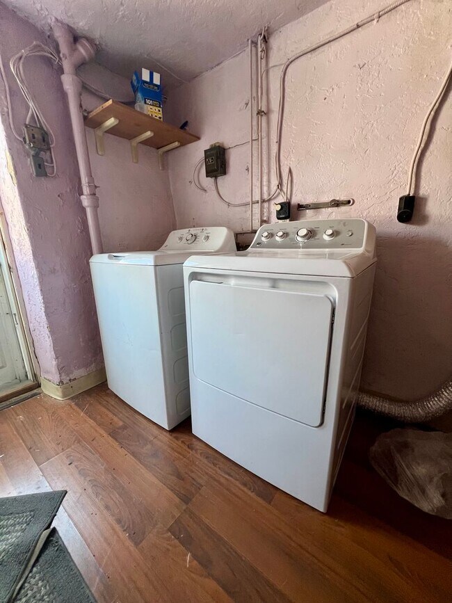 Building Photo - 3333 Chippendale St