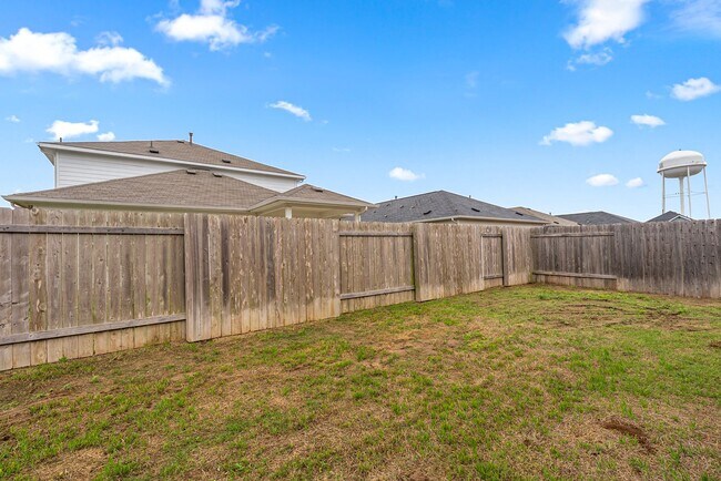 Building Photo - Stunning 4/2 Brand New Home in Kyle!