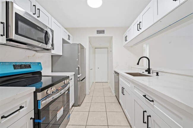 Building Photo - 10610 SW 158th Ct