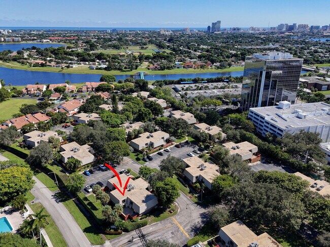 Building Photo - 1700 Embassy Dr